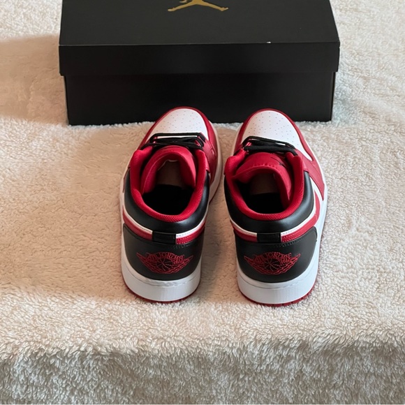 NWOT Nike Men’s Air Jordan 1 Bulls 553558-163 Athletic Sneakers Size 12. - Picture 4 of 6